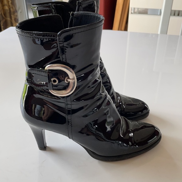 Mr Seymour Size 8 Black Patent Ankle boot - Picture 2 of 2